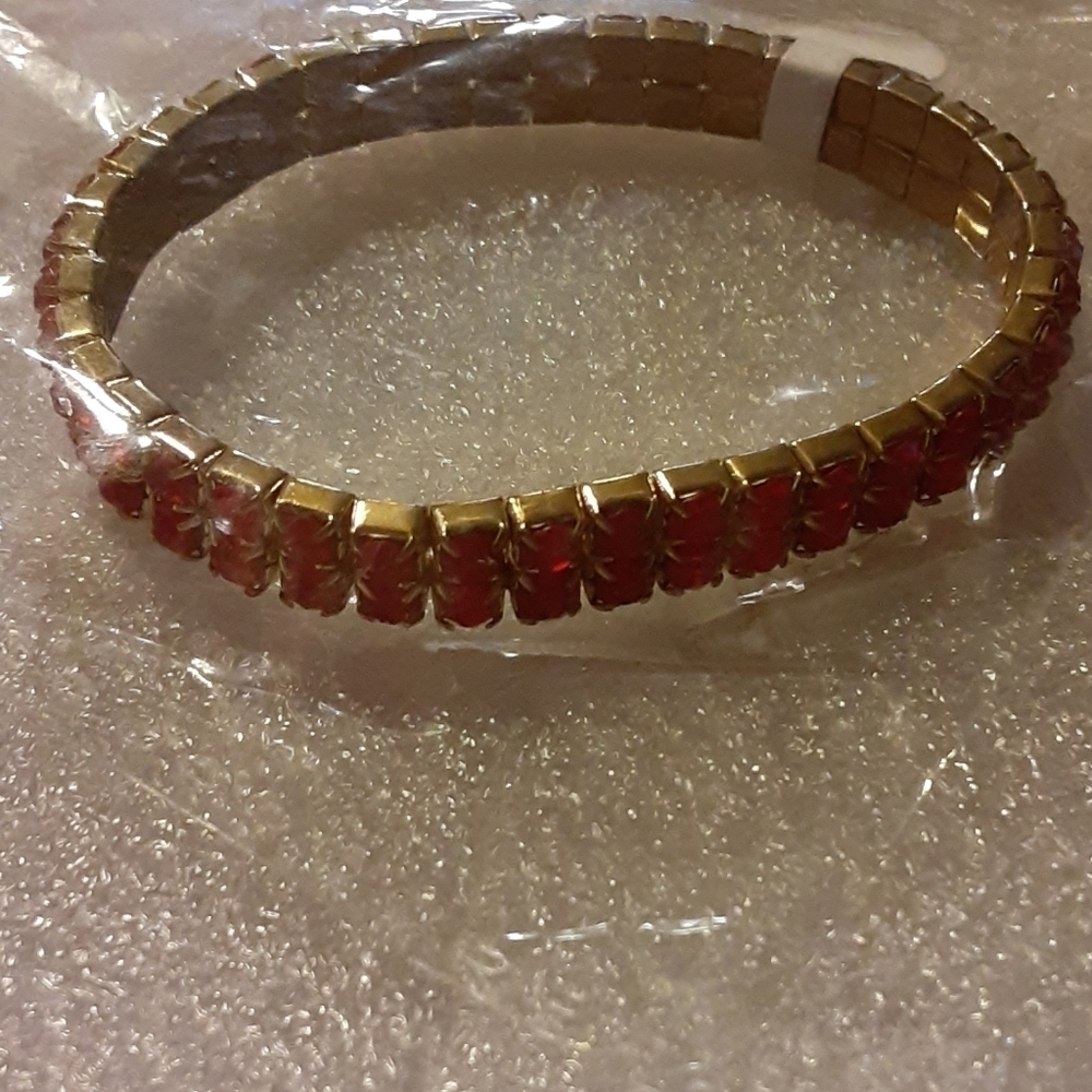 Small Rhinestone Bracelet - Picture 6 of 7